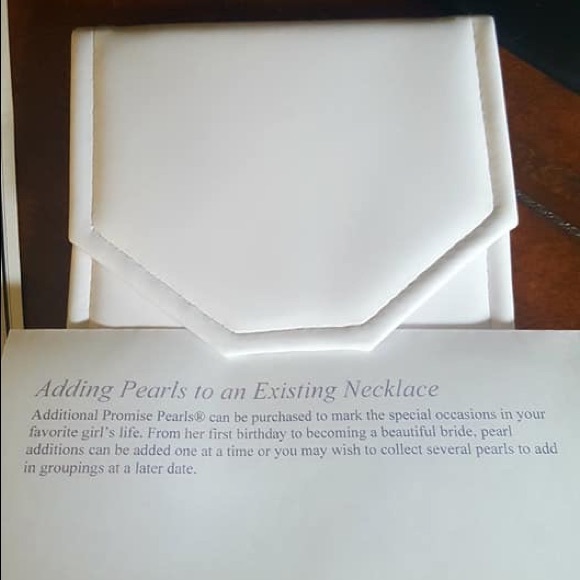 NWT-Cultured Akoya strand Pearl Necklace. Perfect for Christmas! - Picture 2 of 7